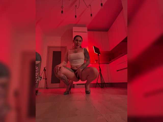 Foto porno HoneyVenoom se dezbraca la web pe BongaCams pe KUR.ro