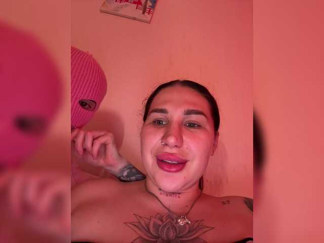 HoneyVenoom se dezbraca la web pe BongaCams