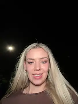 Foto porno HopeHeaven se dezbraca la web pe StripChat pe KUR.ro