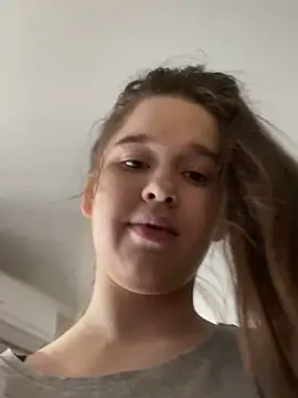 Foto porno Nebunii pe chat marca HornyGirlH pe KUR.ro