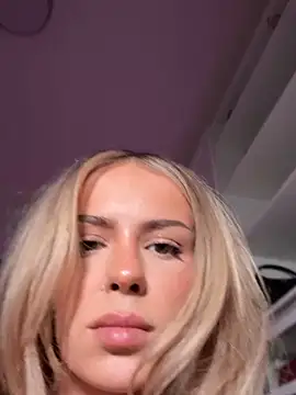 Foto porno HotBella- vrea sex pe StripChat pe KUR.ro