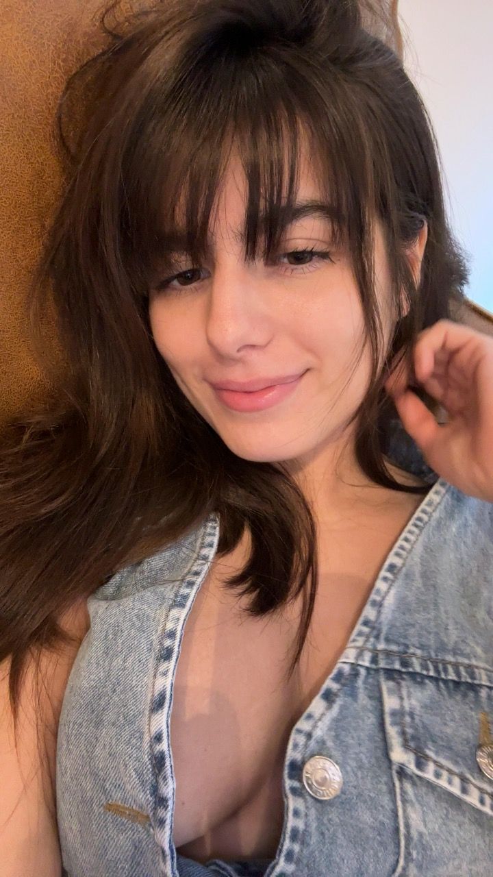 Foto porno IAMEVA se dezbraca la web pe Amateur.TV pe KUR.ro