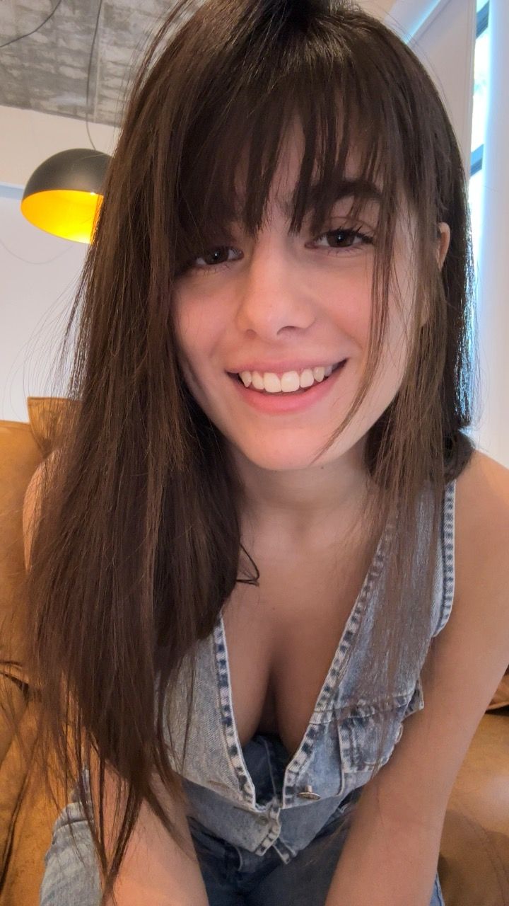 Foto porno IAMEVA se dezbraca la web pe Amateur.TV pe KUR.ro
