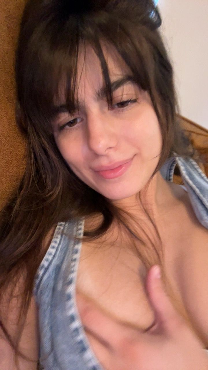 Foto porno IAMEVA se dezbraca la web pe Amateur.TV pe KUR.ro