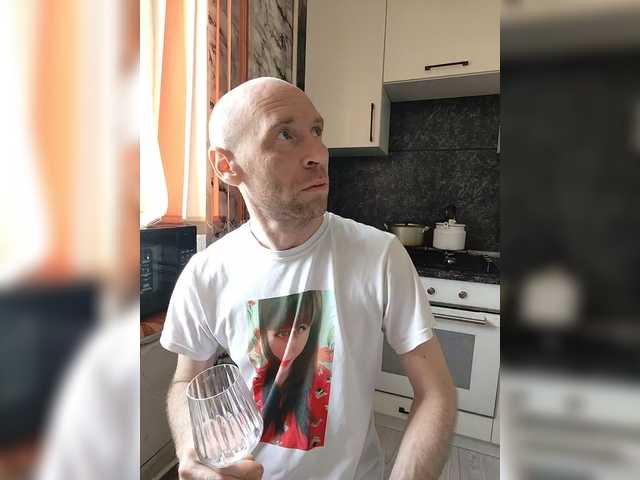 Foto porno Innokentiy449 se dezbraca la web pe BongaCams pe KUR.ro