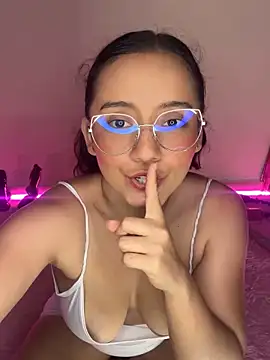 Foto porno Kay_LustyWife se dezbraca la web pe StripChat pe KUR.ro