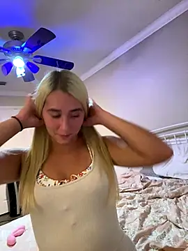 Foto porno Kaylayoung12 se dezbraca la web pe StripChat pe KUR.ro