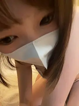 Foto porno Kii_Chaso_Kii ne arata tot la camera pe KUR.ro