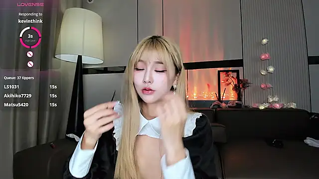 Foto porno Kiki--2025 se dezbraca la web pe StripChat pe KUR.ro