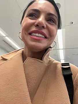 Foto porno Sex online cu KimKelly13 pe KUR.ro