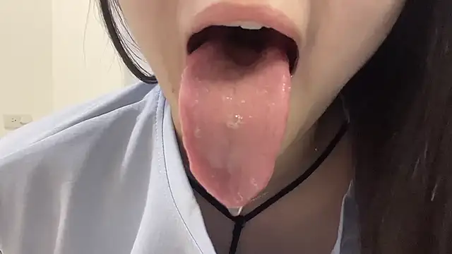 Foto porno LHeart ne arata tot la camera pe KUR.ro