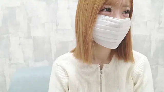 Foto porno LOVE_MOMO_LOVE ne arata tot la camera pe KUR.ro