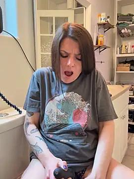 Foto porno Nebunii pe chat marca LadyLena1 pe KUR.ro