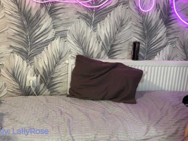Foto porno Sex online cu LallyRose pe KUR.ro