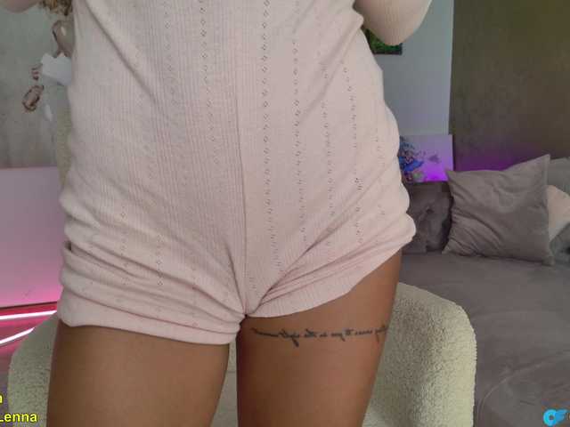 Foto porno LennaGodess ne arata tot la camera pe KUR.ro