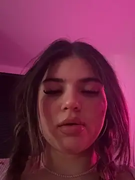 Foto porno LilaMason descoperita pe video chat pe KUR.ro