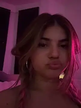 Foto porno LilaMason descoperita pe video chat pe KUR.ro