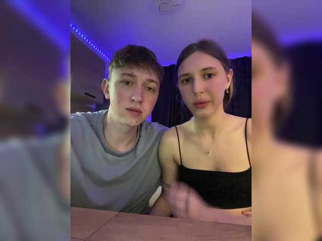 LinaTwins ne arata tot la camera