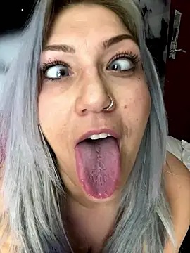 Foto porno Ganduri murdare cu LittleMissEeve pe KUR.ro