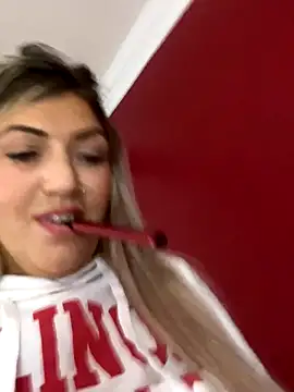 Foto porno Ganduri murdare cu LittleMissEeve pe KUR.ro