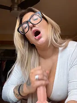 Foto porno Ganduri murdare cu LittleMissEeve pe KUR.ro