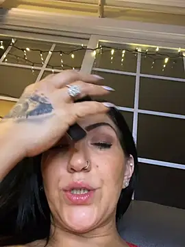 Foto porno Ganduri murdare cu LittleMissEeve pe KUR.ro