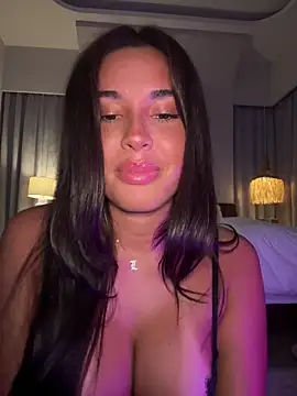 Foto porno Liz_Hush se dezbraca la web pe StripChat pe KUR.ro