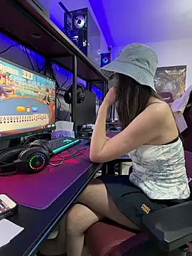 Foto porno Lucky-cat88 se dezbraca la web pe StripChat pe KUR.ro