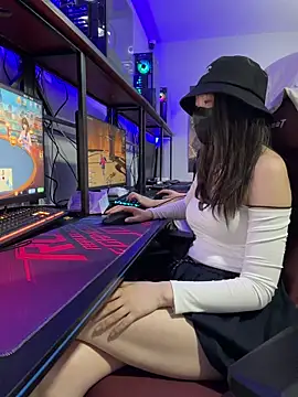 Foto porno Lucky-cat88 se dezbraca la web pe StripChat pe KUR.ro