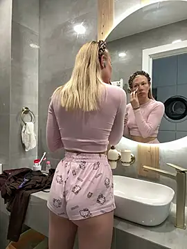 LuisaBecker descoperita pe video chat