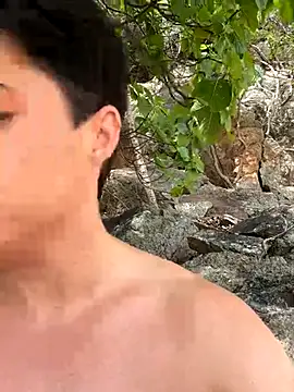 Foto porno LukeLouHarvey descoperita pe video chat pe KUR.ro