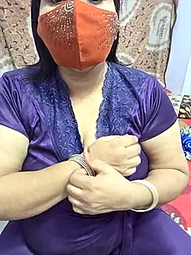MOM-SUN-COUPLE ne arata tot la camera