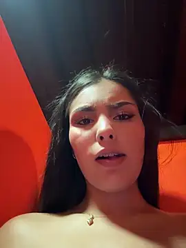 Foto porno Maddy_Rouse_ descoperita pe video chat pe KUR.ro