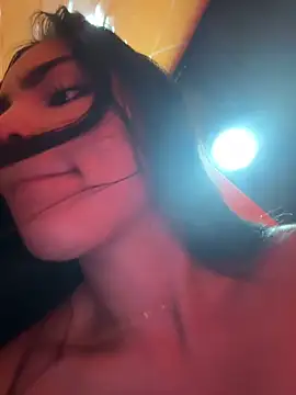 Foto porno Maddy_Rouse_ descoperita pe video chat pe KUR.ro