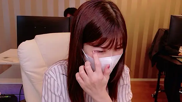 Foto porno ManaMi-maru ne arata tot la camera pe KUR.ro