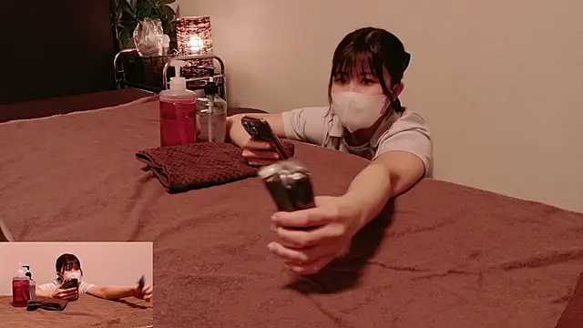 Foto porno ManaMi-maru ne arata tot la camera pe KUR.ro