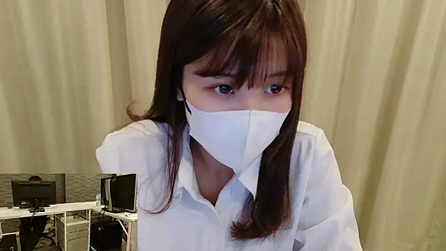 Foto porno ManaMi-maru ne arata tot la camera pe KUR.ro