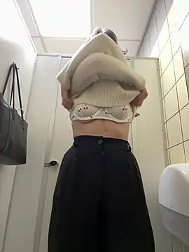 Foto porno MariiD vrea sex pe StripChat pe KUR.ro