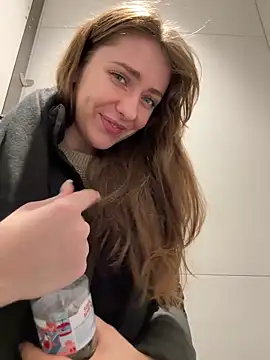 Foto porno MariiD vrea sex pe StripChat pe KUR.ro
