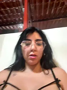 Foto porno MartinaSooler ne arata tot la camera pe KUR.ro