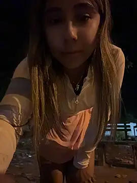 Foto porno Sex online cu MelodyRey__ pe KUR.ro