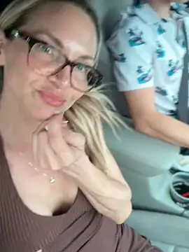 Foto porno Sex online cu MessyNastyQueen pe KUR.ro