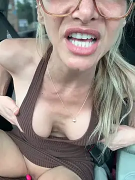 Foto porno Sex online cu MessyNastyQueen pe KUR.ro