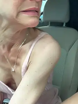 Foto porno Sex online cu MessyNastyQueen pe KUR.ro