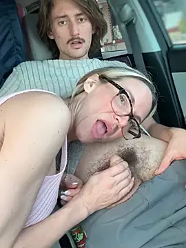 Foto porno Sex online cu MessyNastyQueen pe KUR.ro