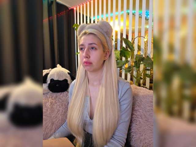 Foto porno MiaLiaHot se dezbraca la web pe BongaCams pe KUR.ro