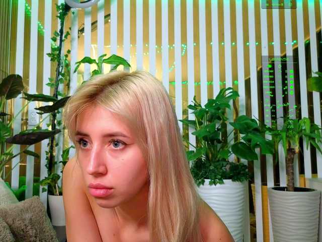 Foto porno MiaLiaHot se dezbraca la web pe BongaCams pe KUR.ro