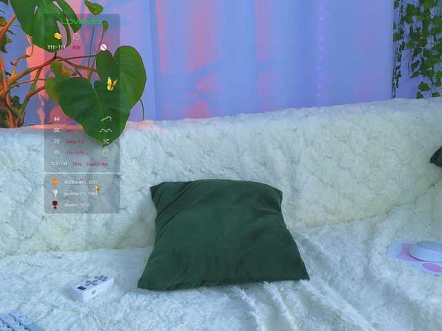 Foto porno MiaLiaHot se dezbraca la web pe BongaCams pe KUR.ro