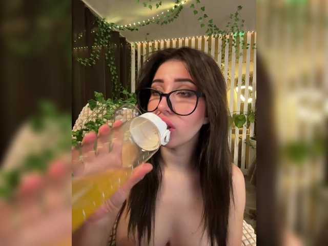 Foto porno MiaLiaHot se dezbraca la web pe BongaCams pe KUR.ro