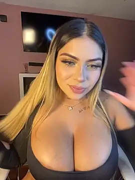 Foto porno Nebunii pe chat marca MiaWhitePink_ pe KUR.ro